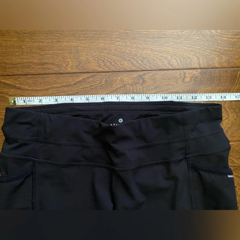 Athleta Be Free Dobby Knicker Capri Leggings Women's Small Black Activewear Crop - Picture 9 of 12